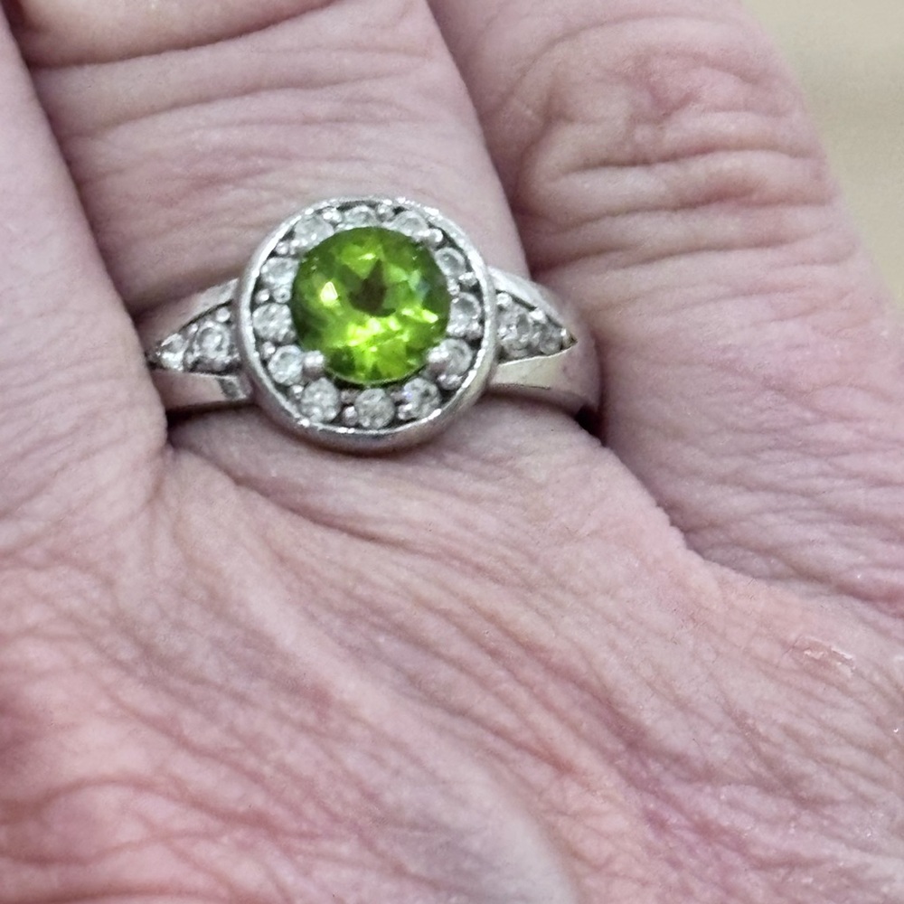 Elegant Sterling Silver and Green Peridot Gemstone Ring.